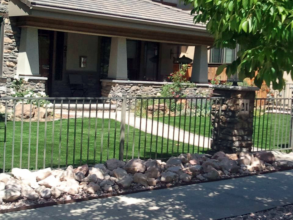 Featured image of post Front Yard Arizona Landscaping Ideas Pictures - Even a small front yard can be packed with charming curb appeal.